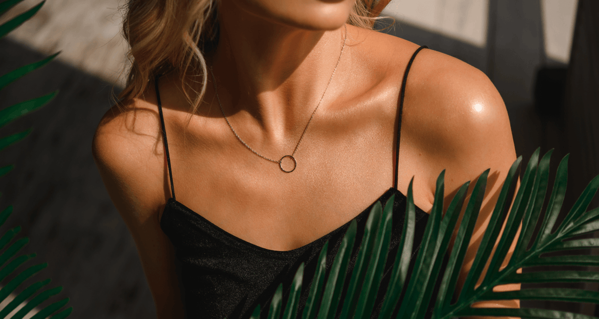 Effortless Glow: Minimal Jewellery Designed for Sunlit, Everyday Elegance