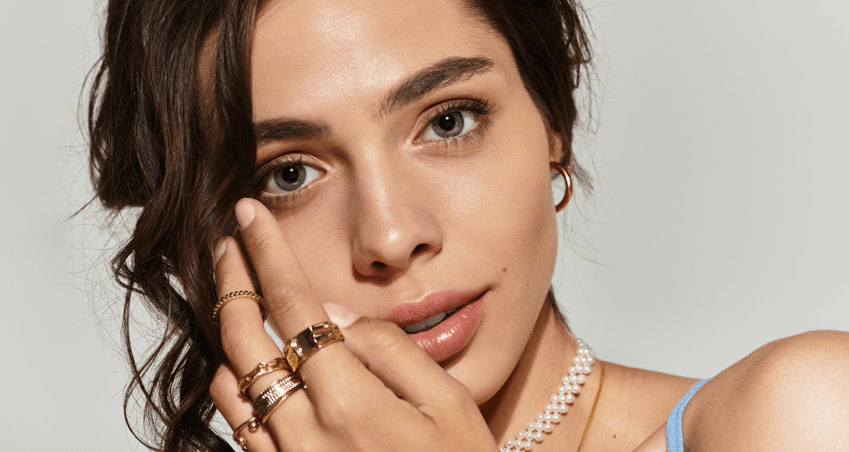 Layered Elegance: The Art of Stacking Jewellery for a Refined, Modern Look