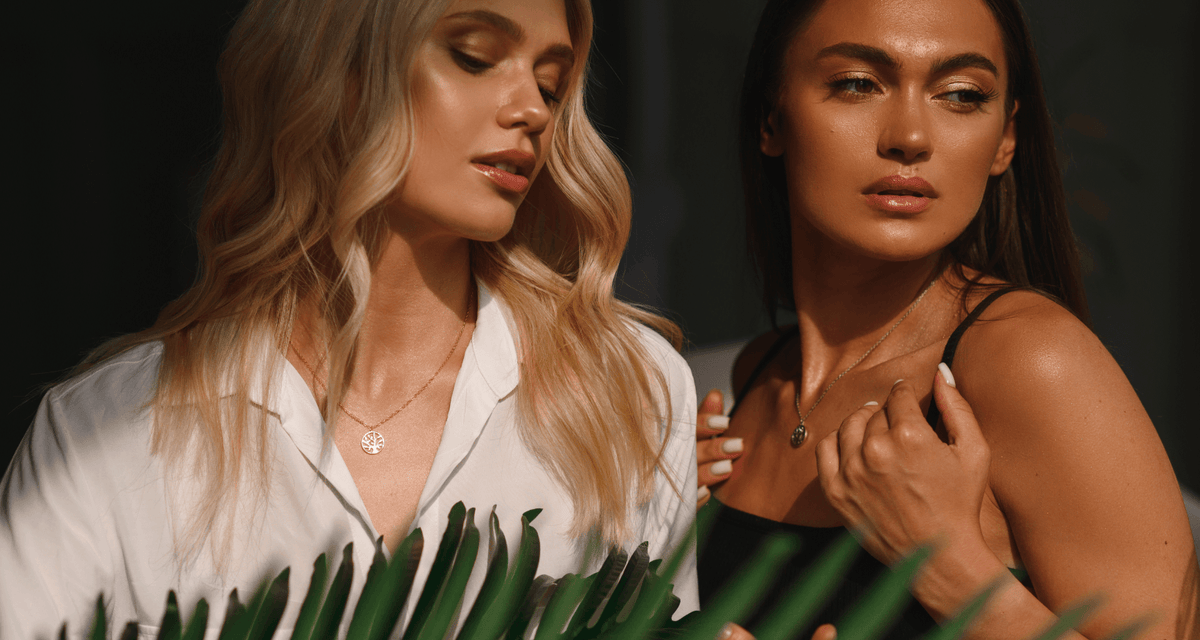 Sunlit Layers: Minimal Jewellery Styled Through Light, Texture, and Natural Glow